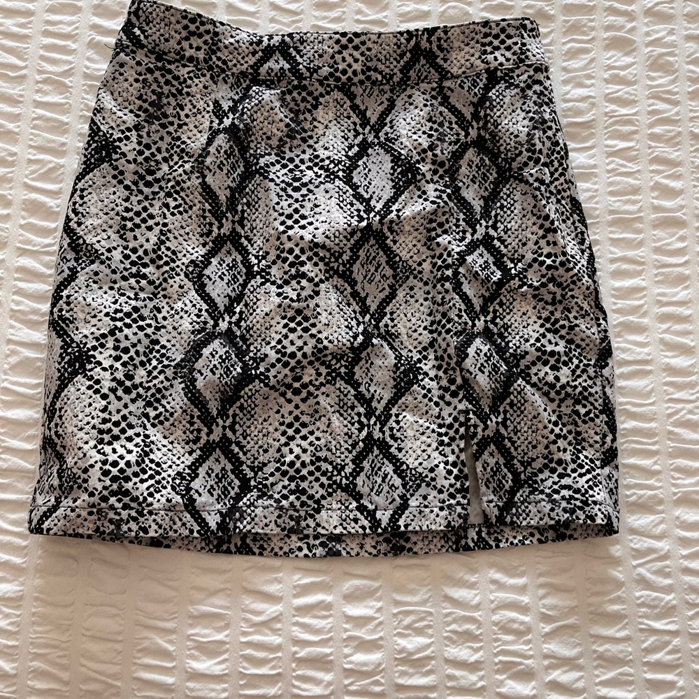 Snakeskin pattern mini skirt